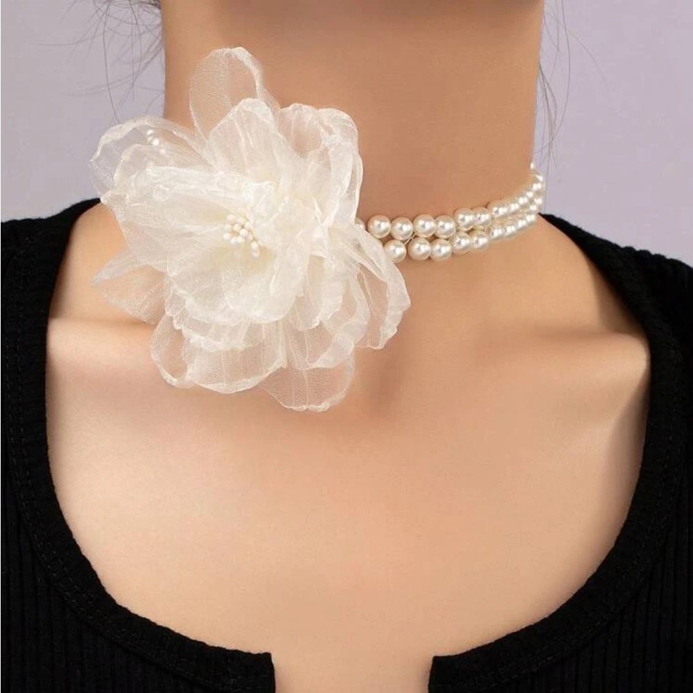 Flower & Faux Pearl Decor Choker